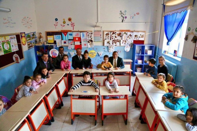 Tunceli Valisi ve Belediye Başkan Vekili Tuncay Sonel’den okul ziyareti