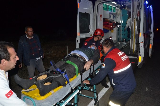 Adana'nın Kozan ilçesinde meydana gelen trafik kazasında 1'i ağır 3 kişi yaralandı.