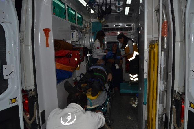 Adana'nın Kozan ilçesinde meydana gelen trafik kazasında 1'i ağır 3 kişi yaralandı.