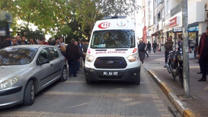 Adıyaman'da, motosikletin yayaya çarpması sonucu 2 kişi yaralandı
