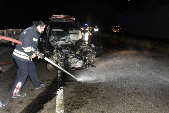 Gümüşhane’de kamyonet ile tır çarpıştı: 6 kişi yaralı
