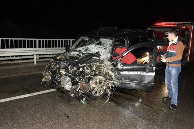 Gümüşhane’de kamyonet ile tır çarpıştı: 6 kişi yaralı