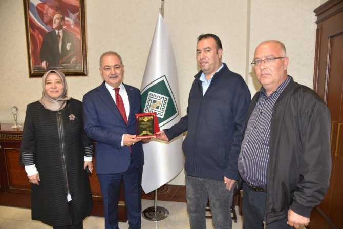 Osmaniye Belediyesince en çok atık pil toplayan okullar ödüllendirildi