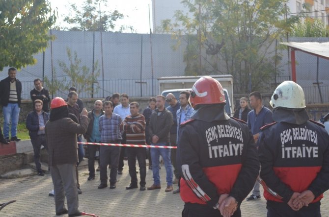 Bingöl'ün Genç ilçesinde Emniyet personeline ‘Yangına Müdahale’ eğitimi