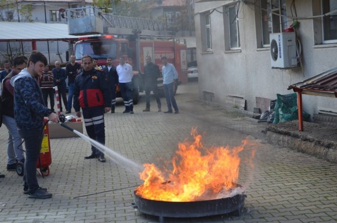 Bingöl'ün Genç ilçesinde Emniyet personeline ‘Yangına Müdahale’ eğitimi