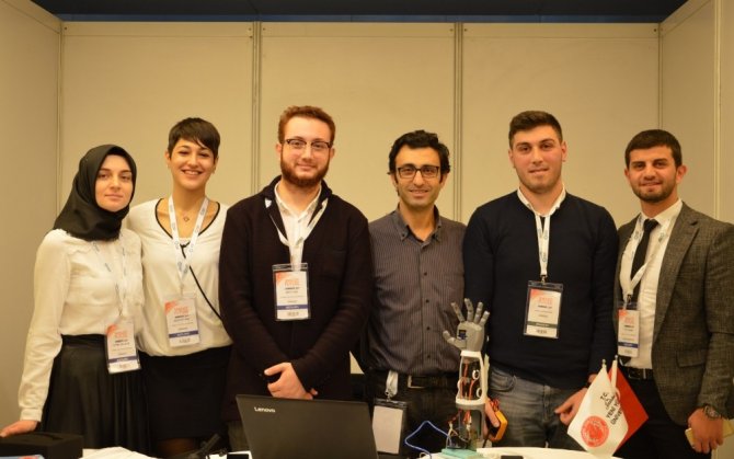 İYYÜ Smart Future Expo’da Yeni Yüzyıl Üniversitesi Projelerini Sergiledi