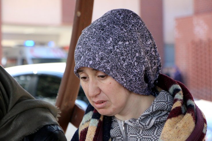 Otomobilin çarptığı kediyi eve götürürken polis aracı çarptı