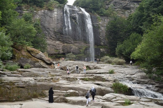 Su Uçtu Şelalesi ve tabiat parkı muhteşem güzelliğiyle büyülüyor