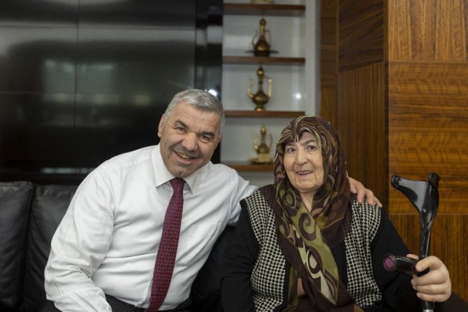 Yaşlılar Başkan Çelik’i ziyaret etti ve “Dualarımız sizinle” mesajı verdi