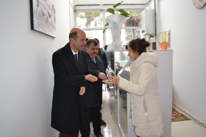 Afyonkarahisar'ın Şuhut İlçe Belediye Başkanı Recep Bozkurt iş yeri açılışına katıldı