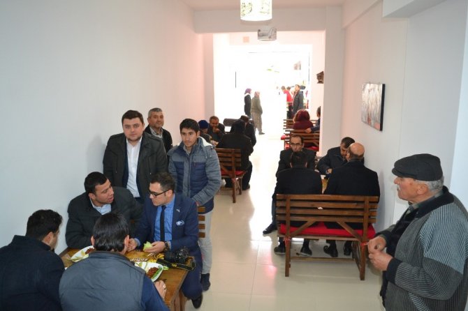 Afyonkarahisar'ın Şuhut İlçe Belediye Başkanı Recep Bozkurt iş yeri açılışına katıldı