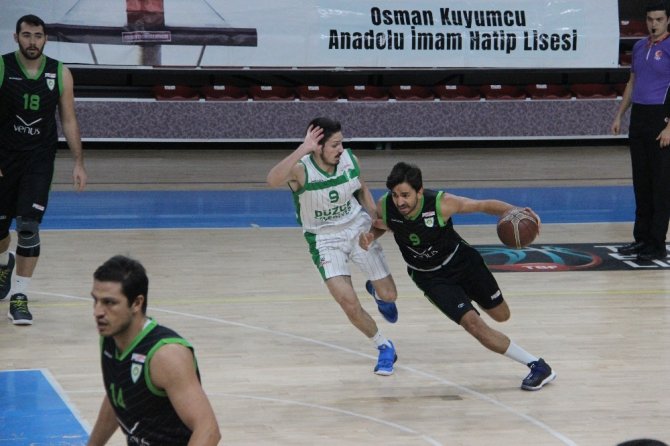 Düzce Belediyespor Erkek Basketbol Manisa Büyükşehir Belediyespor'u 76-68 mağlup etti