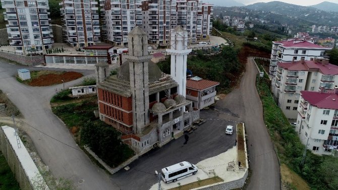 Trabzon'da 2 yıl önce inşaatı duran caminin yapımına tekrar başlandı