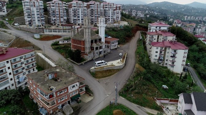 Trabzon'da 2 yıl önce inşaatı duran caminin yapımına tekrar başlandı