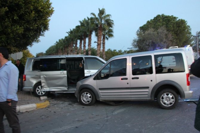 Antalya'nın Manavgat ilçesinde trafik kazası: 9 yaralı