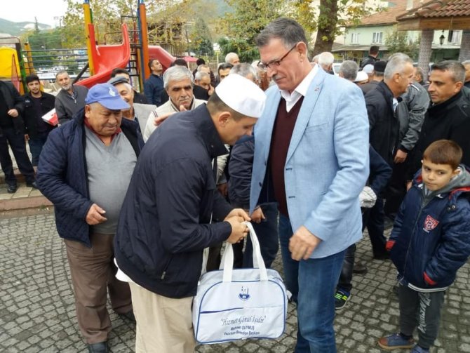 Bilecik'in Vezirhan Belde Belediyesi'nden kutsal topraklara gidecek hacı adaylara uğurlama