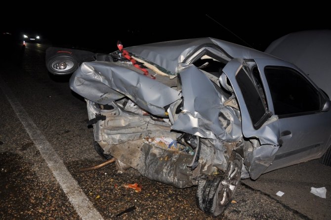 Gaziantep'in İslahiye ilçesinde Ticari taksi ile otomobil çarpıştı: 3 yaralı