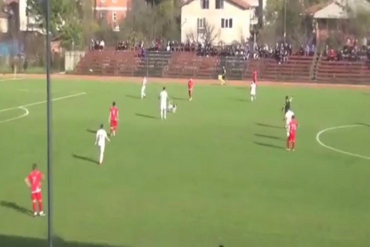 Bartın'da bölgesel amatör lig maçında sahaya giren bir köpek nedeniyle maç durdu