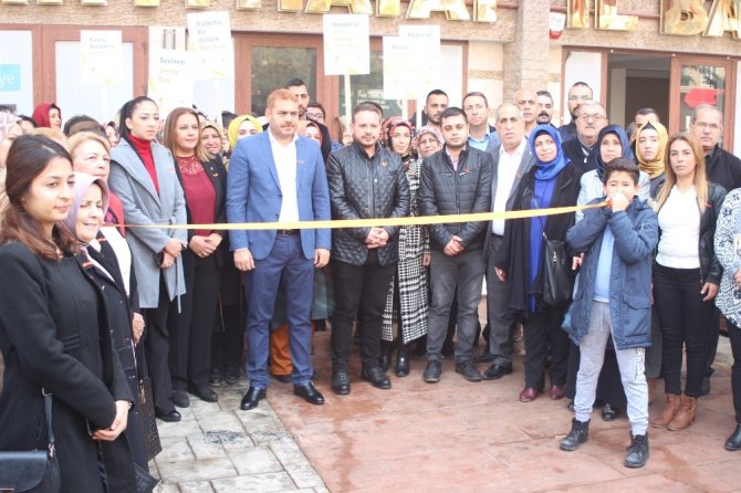 AK Parti’den 25 Kasım Kadına Yönelik Şiddetle Mücadele etkinliği düzenlendi