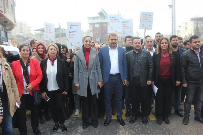 AK Parti’den 25 Kasım Kadına Yönelik Şiddetle Mücadele etkinliği düzenlendi