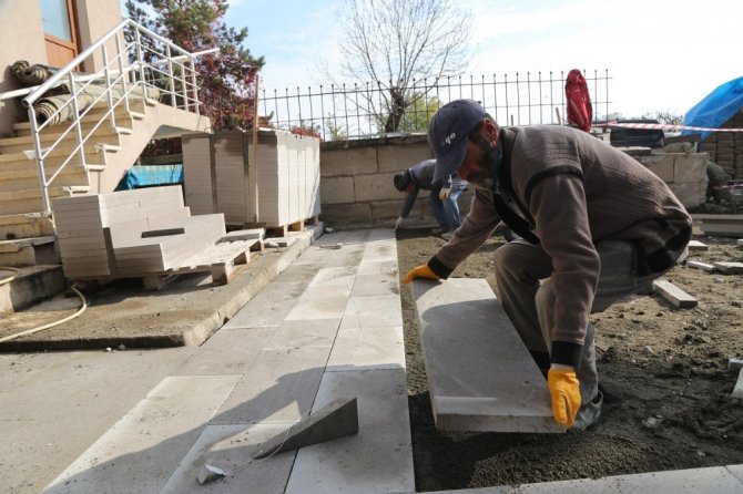 Erzincan Belediyesi asfalt çalışmalarına aralıksız devam ediyor