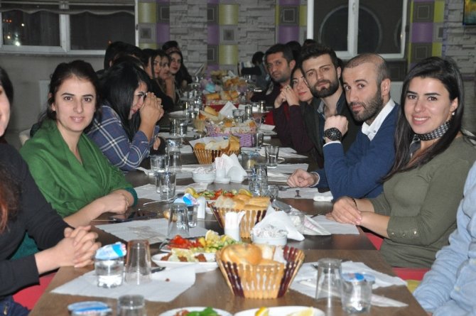 Hakkari'nin Yüksekova ilçesinde 24 Kasım Öğretmenler Günü