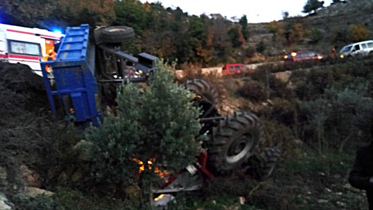 Hatay'ın Yayladağı ilçesinde traktörün devrilmesi sonucu Caner Taşdemir hayatını kaybetti.