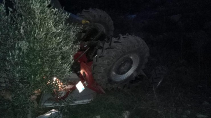 Hatay'ın Yayladağı ilçesinde traktörün devrilmesi sonucu Caner Taşdemir hayatını kaybetti.