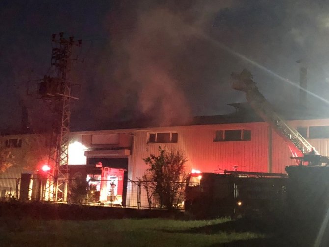 Tekirdağ'ın Ergene ilçesinde faaliyet gösteren bir tekstil fabrikasında hafif çaplı yangın