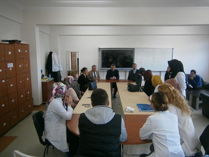 Bitlis'in Tatvan Kaymakamı Mehmet Ali Özkan, okul ziyaretlerine devam ediyor