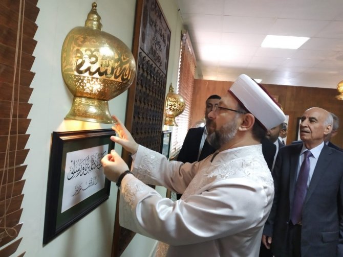 Erbaş: “Gençleri doğru bilgiyle donatmazsak terör örgütlerine bile üye olabiliyorlar”