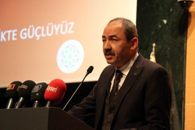 Gülsoy’dan meclis üyelerine: “Birilerinin dedikodusu yapılıyorsa, konuşturmayın”