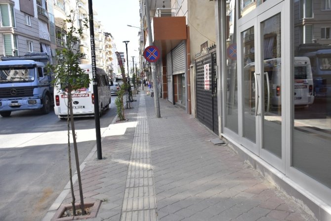 İncirliova Belediyesinde Koçarlı yolu modern bir görünüme kavuşuyor