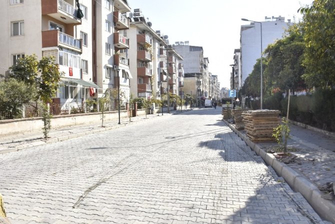 İncirliova Belediyesinde Koçarlı yolu modern bir görünüme kavuşuyor