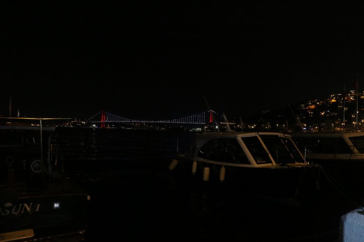 İstanbul boğazı iki yönlü olarak gemi trafiğine kapatıldı