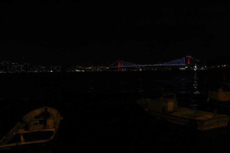 İstanbul boğazı iki yönlü olarak gemi trafiğine kapatıldı