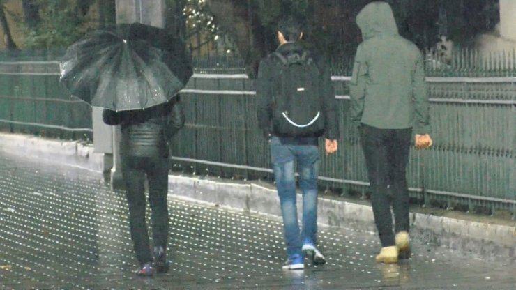 İstanbul'da gece başlayan yağmur, etkili olmaya devam ediyor