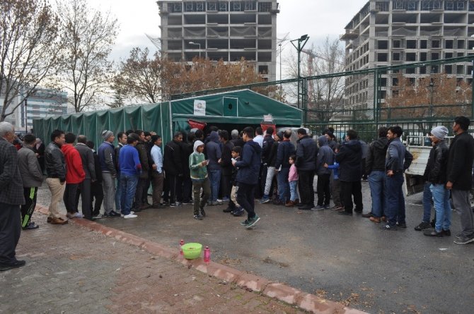 Kayseri'de yardım kampanyası "Kendileri küçük yürekleri büyük"