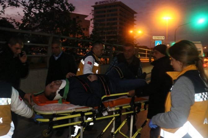 Seyhan İlçesi Güney Kuşak Bulvarı'nda Otomobilin çarptığı bisiklet sürücüsü ağır yaralandı