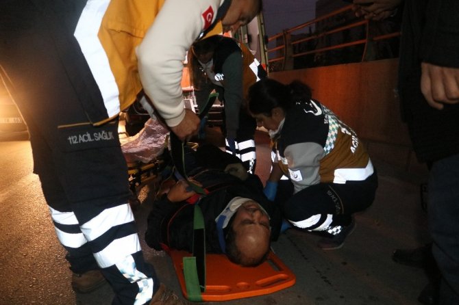 Seyhan İlçesi Güney Kuşak Bulvarı'nda Otomobilin çarptığı bisiklet sürücüsü ağır yaralandı