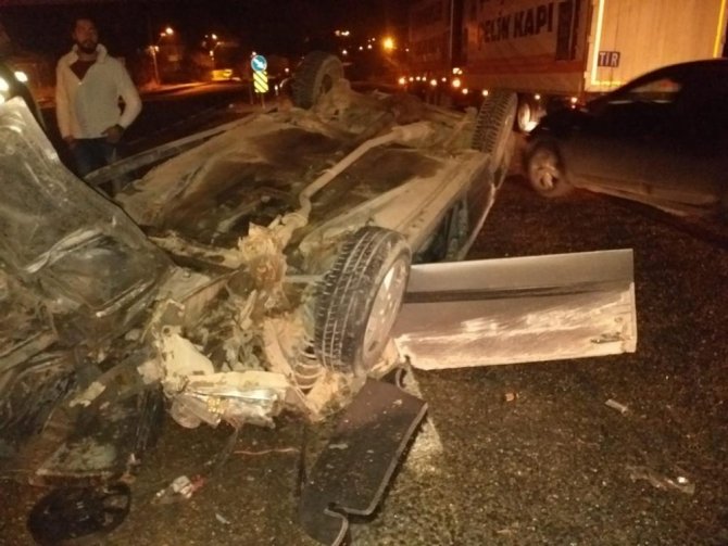 Sivas'ın Gürün ilçesinde meydana gelen trafik kazasında 2 kişi yaralandı