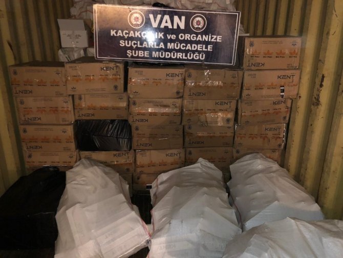 Van’da polis ekiplerince 20 bin paket kaçak sigara ele geçirildi