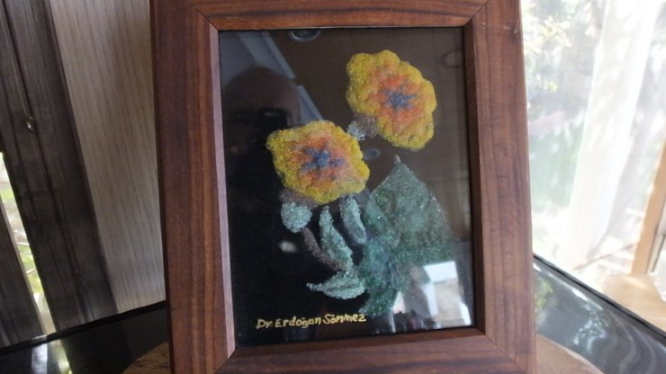 Yıllarca neşter tutan eller artık sanat üretiyor