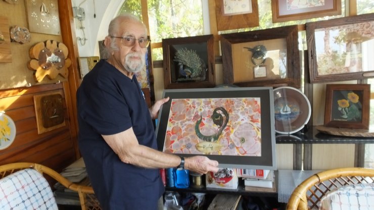 Yıllarca neşter tutan eller artık sanat üretiyor