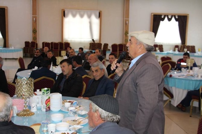 Altıntaş’ta Düğün Sarayı'nda muhtarlar toplantısı yapıldı