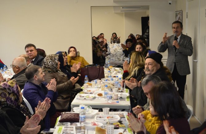 Tepebaşı Belediye Başkanı Dt. Ahmet Ataç bilgilendirme toplantılarına devam ediyor