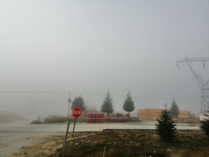 Isparta’da yoğun sis etkili oldu "sis nedeniyle görüş mesafesi azaldı"