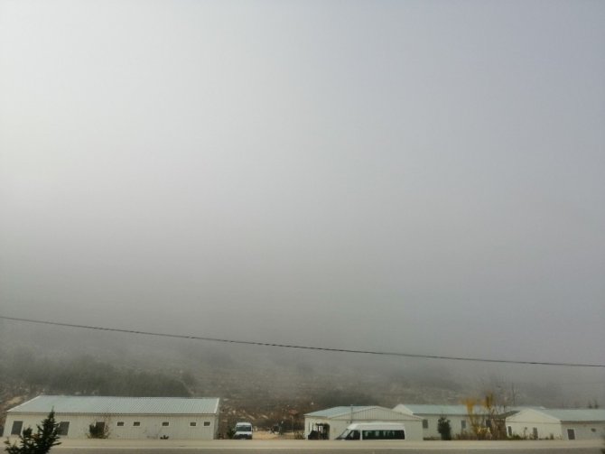 Isparta’da yoğun sis etkili oldu "sis nedeniyle görüş mesafesi azaldı"