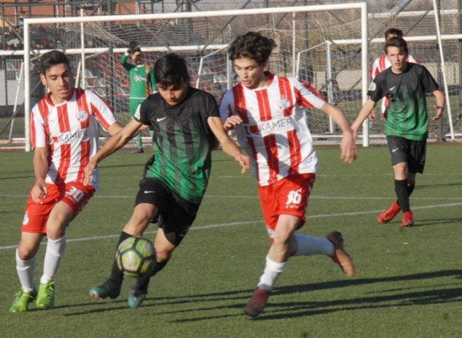 Kayseri 1. Amatör Küme U-19 Ligi Gençlerbirliği, üst sıralardaki yerini korudu.