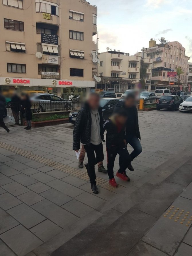 Kuşadası’nda 3 ayrı suçtan aranan zanlı polis ekipleri tarafından yakalandı